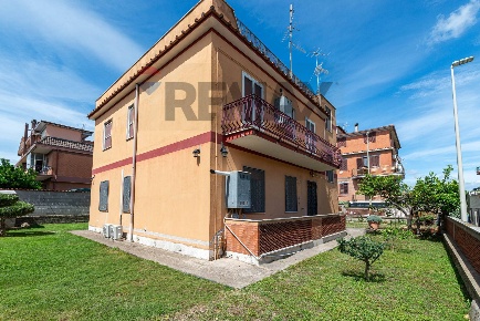 Foto Appartamento in via antonio da viterbo, Roma Dragona di 90 m²