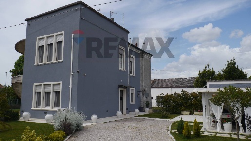 Foto Case semi ndipendenti a Riva del Po Berra di 139 m² con 6 locali