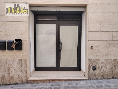 Foto Locale commerciale in CORSO SERPENTE AUREO 40, Offida Centro di 38 m²