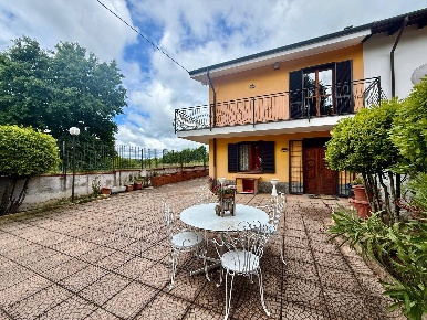 Foto Casa indipendente a Quattordio Centro di 230 m² con 10 locali