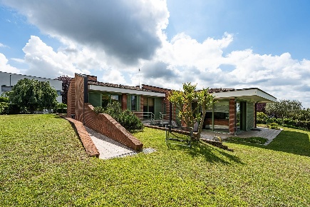 Foto Villa unifamiliare in Via Giuseppe Verdi, Trofarello Centro di 300 m²