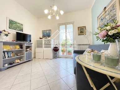 Foto Appartamento in VIA ADUA, Pietrasanta di 80 m² con 5 locali in vendita