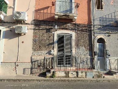 Foto Case semi ndipendenti in Via Ofelia 17, Catania di 59 m² con 3 locali
