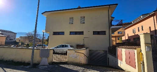 Foto Magazzino in Via Mario Tradardi snc, L'Aquila Pile di 110 m²