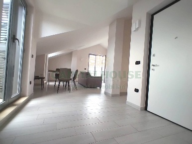 Foto Attico in via terragrande, Curti di 100 m² con 3 locali in affitto