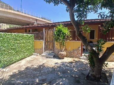 Foto Appartamento in Via Berenice, Napoli di 45 m² con 2 locali in affitto