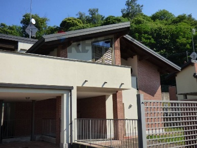 Foto Appartamento in via per Sarigo, Castelveccana di 80 m² con 3 locali