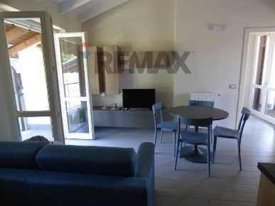 Foto Appartamento in via per Sarigo 19, Castelveccana di 80 m² con 3 locali