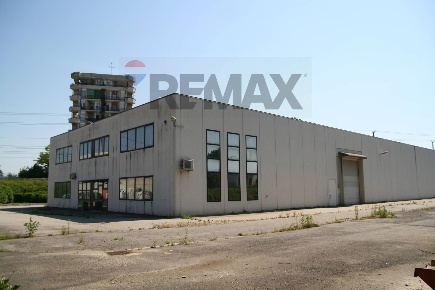 Foto Capannone industriale in via matteotti 5, Dormelletto di 1260 m²