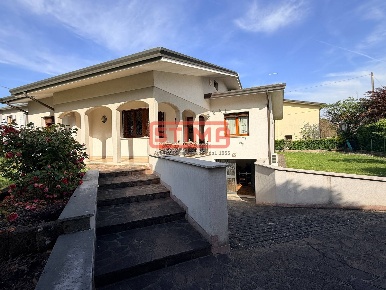 Foto Villa unifamiliare a Treviso Santa Bona Nuova di 220 m² con 7 locali