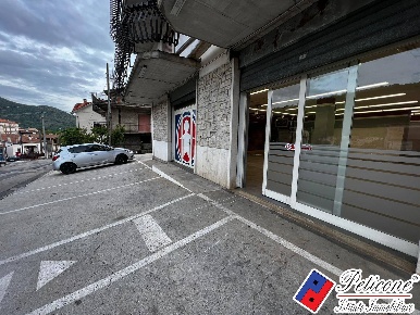 Foto Locale commerciale in Via San Martino, Lenola Centro di 195 m²