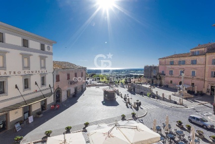 Foto Appartamento in Piazza Cavour 9, Tarquinia Centro Storico di 135 m²