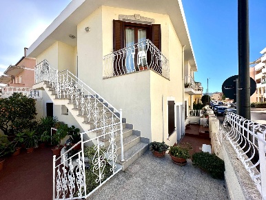 Foto Villa singola in Via Lazio, Olbia di 350 m² con 15 locali in vendita