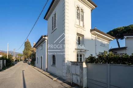 Foto Casa indipendente in VIA DUCA DELLA VITTORIA, Pietrasanta di 143 m²