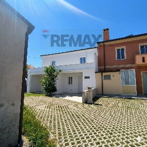 Foto Case semi ndipendenti in via Perruna 99, Tollo Centro di 82 m²