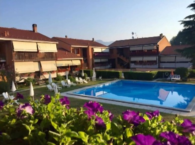 Foto Villa a schiera in via pellini 48, Marchirolo di 170 m² con 5 locali