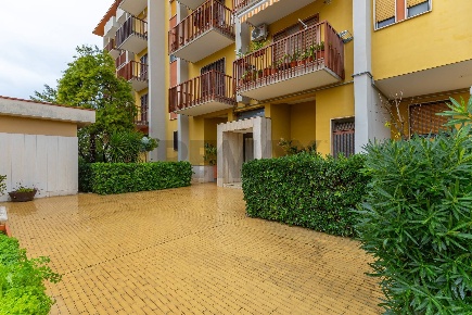 Foto Appartamento in Via Caldarola 12, Bari Japigia di 115 m² con 4 locali