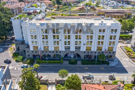 Foto Ufficio in corso XXV Aprile 31, Luino Centro di 76 m² in vendita