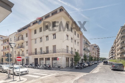 Foto Appartamento in via pesaro 33, Pescara di 113 m² con 6 locali