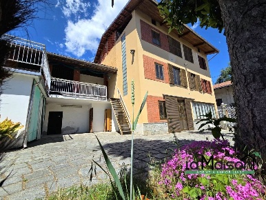 Foto Casa indipendente in VIA IV NOVEMBRE 26, Lessolo di 300 m² in vendita