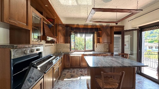 Foto Appartamento in Via Provinciale 44, Cremenaga di 90 m² con 4 locali