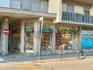 Foto Negozio in Piazza Papa Giovanni XXIII 9, Torre Boldone Centro di 62 m²