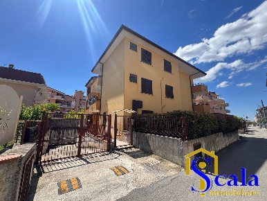Foto Appartamento in VIA ARBUSTELLA, Vitulazio di 100 m² con 3 locali