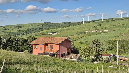 Foto Casa indipendente in via Serrapolla, Vallata di 180 m² con 8 locali