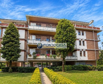 Foto Appartamento in Via Pisa 22, Massa Marina di Massa Centro di 90 m²