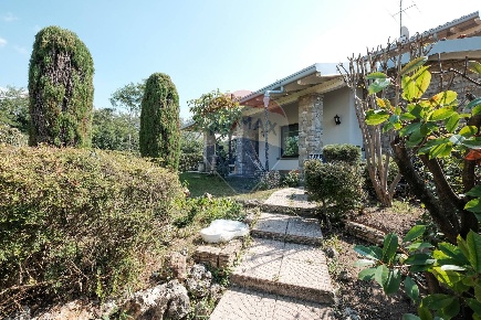 Foto Villa unifamiliare in VIA SANTA CHIARA 3, Carobbio degli Angeli