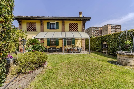 Foto Villa a schiera in Viale Europa 22A, Monza Triante di 160 m²
