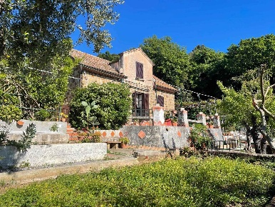 Foto Rustico a Cefalù di 102 m² con 3 locali in vendita