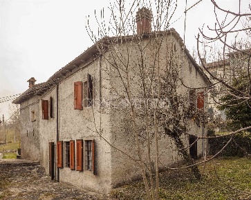 Foto Casa indipendente a Frassinoro di 150 m² con 6 locali in vendita