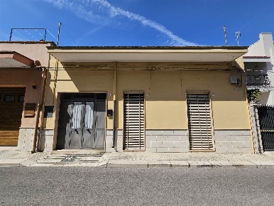 Foto Casa indipendente a Mesagne di 116 m² con 6 locali in vendita