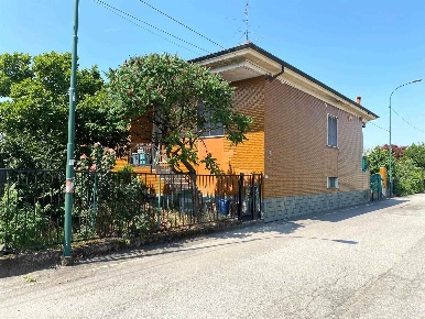 Foto Villa unifamiliare in via Silvio Pellico  73, Caresana di 125 m²