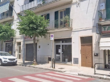 Foto Attività commerciale in via Repubblica 123, Noci Centro di 60 m²