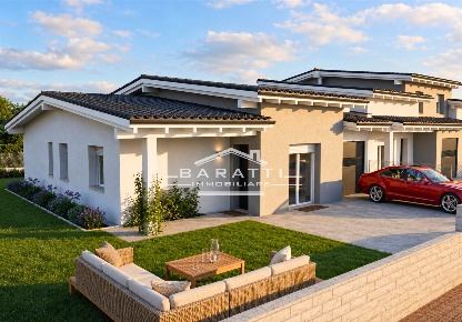 Foto Villa a schiera a Suzzara Centro di 371 m² con 8 locali in vendita