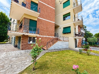 Foto Appartamento in Via Guglielmo Godoli  38, Forlì di 120 m² con 7 locali