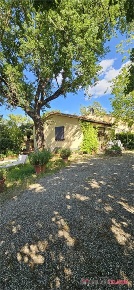 Foto Villa unifamiliare a Casole d'Elsa di 69 m² con 3 locali in vendita