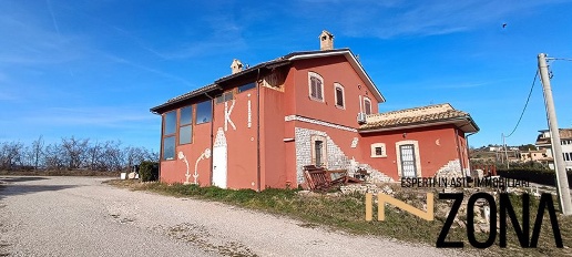 Foto Villa unifamiliare in C.da Colle Pietro, Mosciano Sant'Angelo