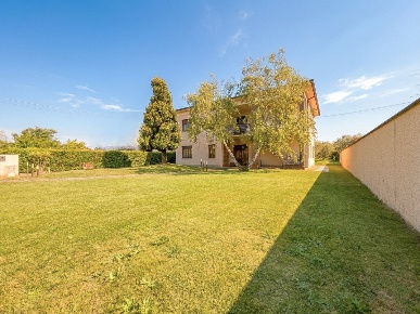 Foto Villa unifamiliare a Capannori Lammari - Lunata di 350 m² in vendita