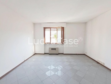 Foto Ufficio a Lucca Sant'Anna di 50 m² con 2 locali in affitto