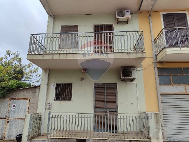 Foto Villa unifamiliare in via Ribera, Acireale di 200 m² con 7 locali
