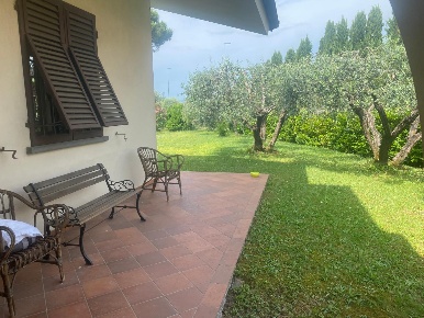 Foto Casa indipendente a Porcari Centro di 190 m² con 6 locali in vendita