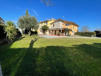 Foto Case semi ndipendenti a Crespina Lorenzana Cenaia di 165 m² in vendita