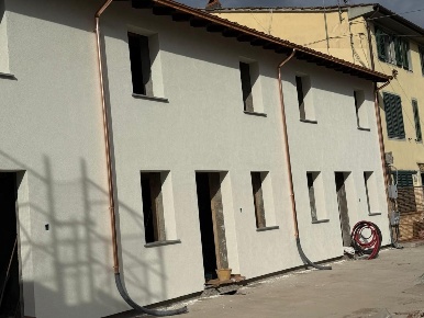 Foto Casa indipendente a Lucca Arancio di 105 m² con 4 locali in vendita