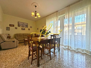 Foto Appartamento a Cecina Cecina Centro di 135 m² con 6 locali in vendita
