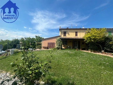 Foto Case semi ndipendenti a Borghi di 250 m² con 8 locali in vendita
