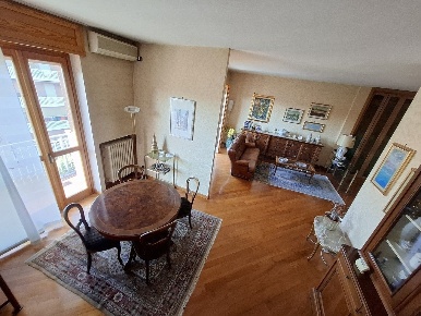 Foto Appartamento in via valance, Asti Stadio di 185 m² con 6 locali