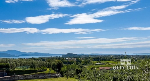 Foto Terreno edificabile in Via Scura, Puegnago del Garda di 2000 m²